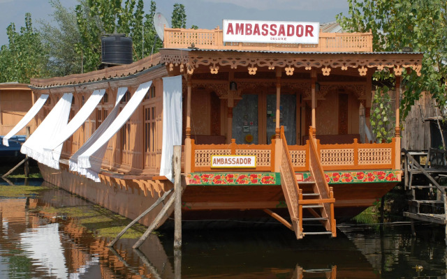 Houseboat Ambassador