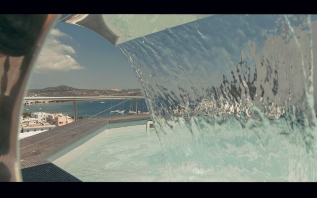 Uncle's Luxury Adamas Suites