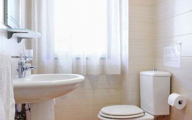 Adriana Holiday House , Free Parking, Wi Fi, Near Sea, Private Kitchen,