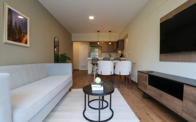 w Majestic 2BR w Comfy Balcony Near Kennedy Park