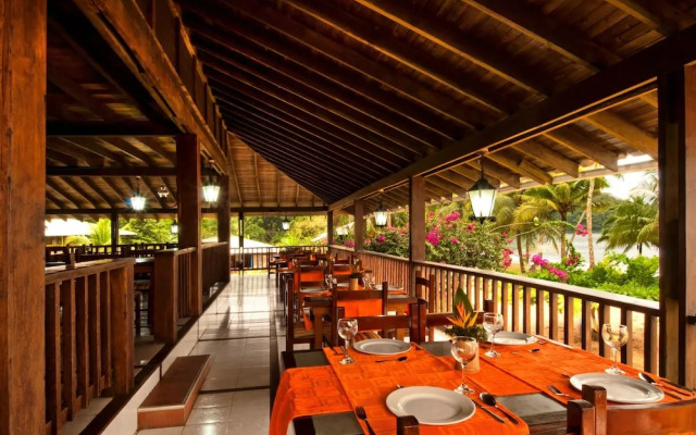 Playa de Oro Lodge