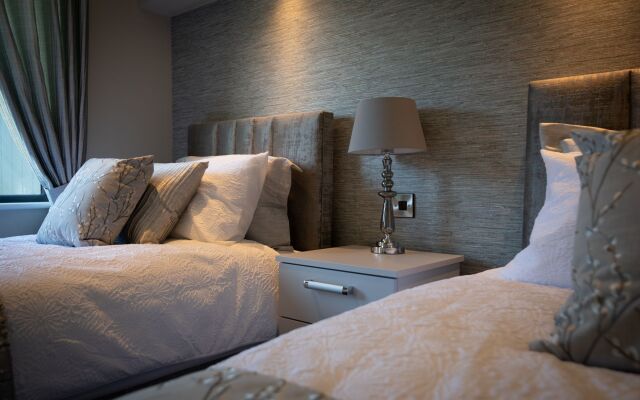 Dewin Bach - Luxury Lodge, Hot Tub, Close to Beach