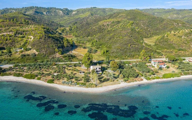 Malt Beachfront Villa Mola Kalyva