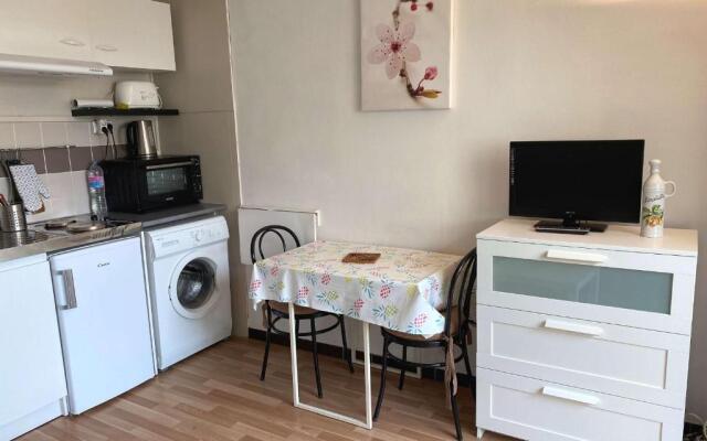 Appartement Balaruc-les-Bains, 1 pièce, 2 personnes - FR-1-553-139