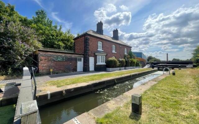 Canalside Cottage