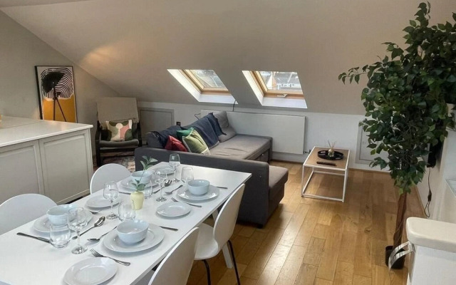 Modern Two Bedroom Apartment in Fulham by Sojo Stay