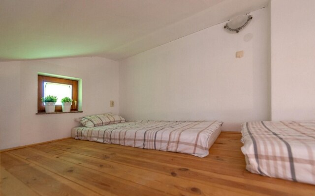 Beautiful Apartment in Vir With Wifi