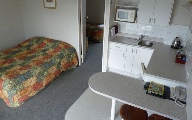 Monarch Motel