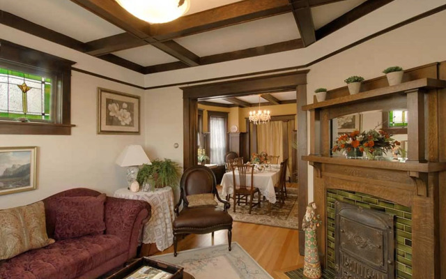 Fisher House Victoria Bed and Breakfast