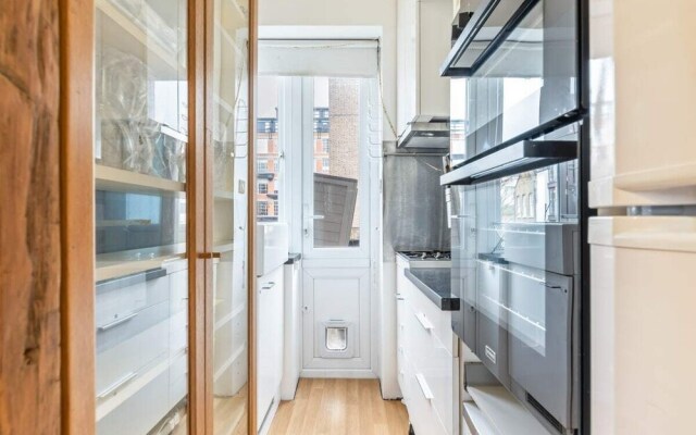 Modern Studio With Terrace in Marylebone