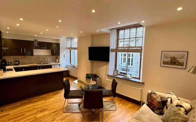 Modern City Center 2 Bedroom Apartment
