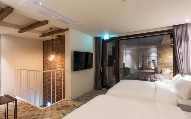Hotel March