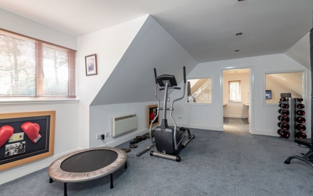 Luxury 6 Bed House With Pool