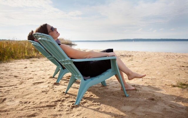 Pointes North Beachfront Hotel