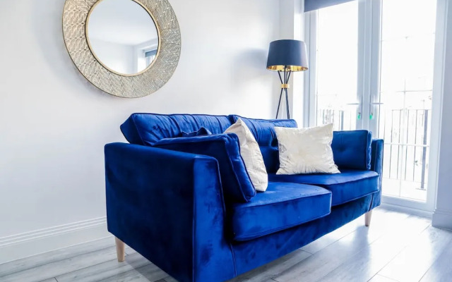Luxurious 1 Bed Apartment - Free Wifi and Parking