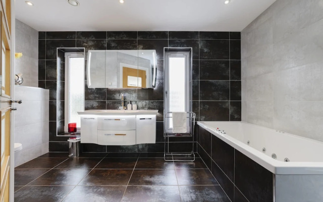 JOIVY Luxurious & Spacious 3Br House With A Hot Tub