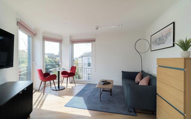 PREMIER SUITES Edinburgh Fountain Court