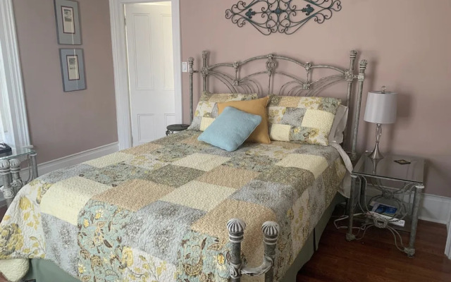 Nap N Nosh Bed and Breakfast