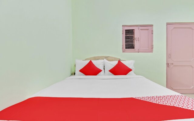 OYO Flagship 46695 Red Tomato Palace Spot On