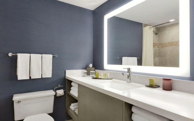 DoubleTree Suites by Hilton Hotel Boston - Cambridge