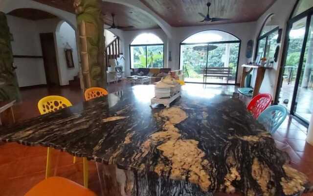 Casa Alice Surf Lodge - Hostel