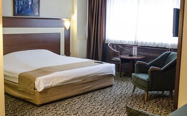 Tilmen Hotel