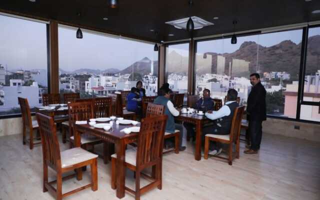 Pine Regency - Aravali's Peak view