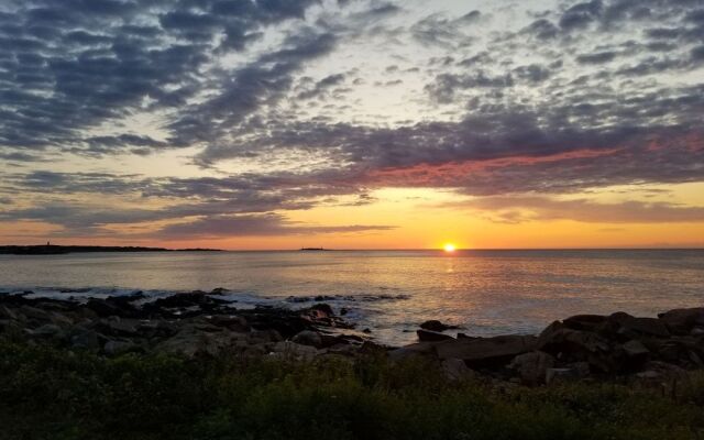 Atlantis Oceanfront Inn