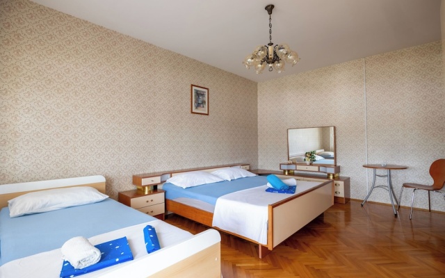 Apartment Frane