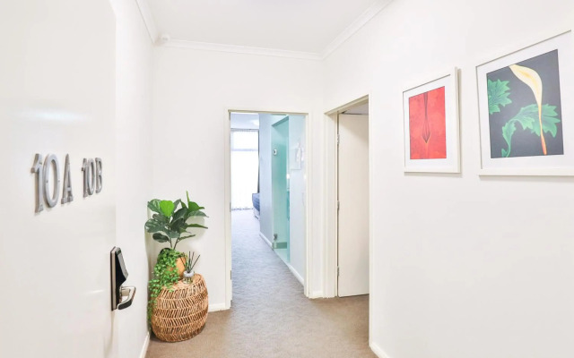 Indulge Apartments - Ontario