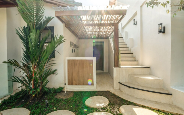 Sarang Apartments by EVDEkimi - Rice field escape with Yoga lounge, Lush garden