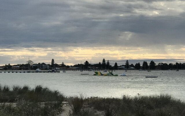 Waikiki Beach Bed & Breakfast