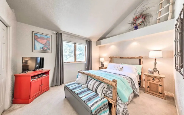 Bright Cloudcroft Condo w/ Game Room + Deck!