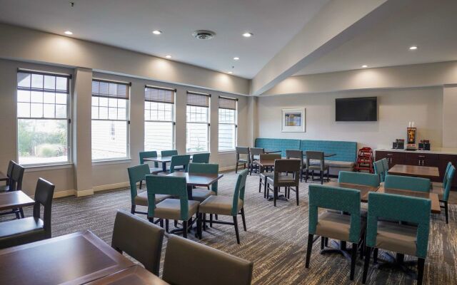 Comfort Suites Chincoteague Island Bayfront Resort