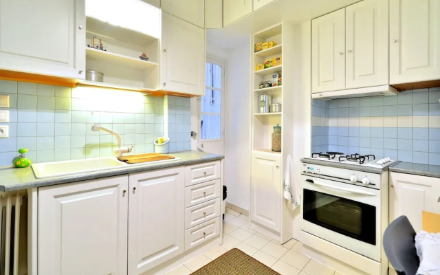 Plaka Elegant Apartment