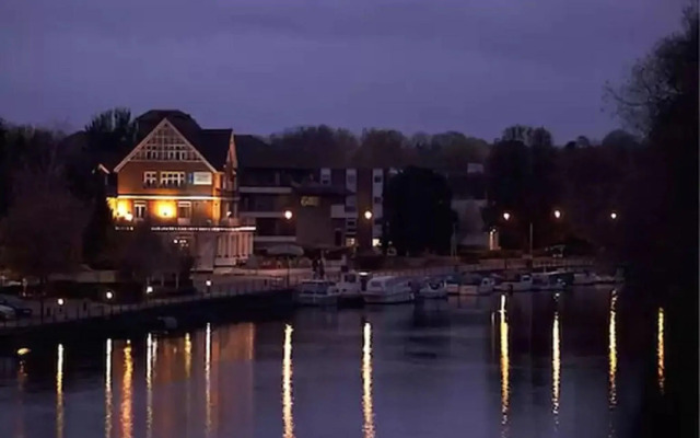 Uno Hotel Thames