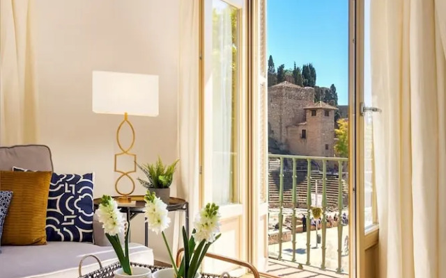 Bright & Large 4bd. Apartment With Views to the Alcazaba. Zegrí