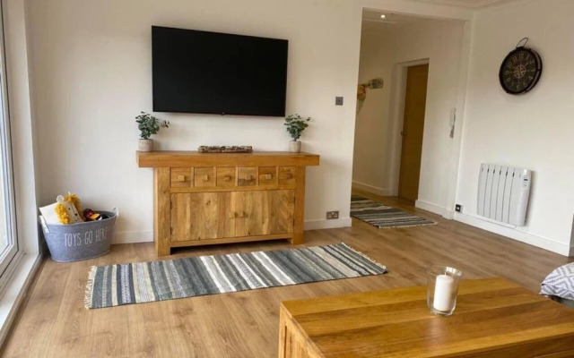 Stunning 3-bed Apartment in Largs