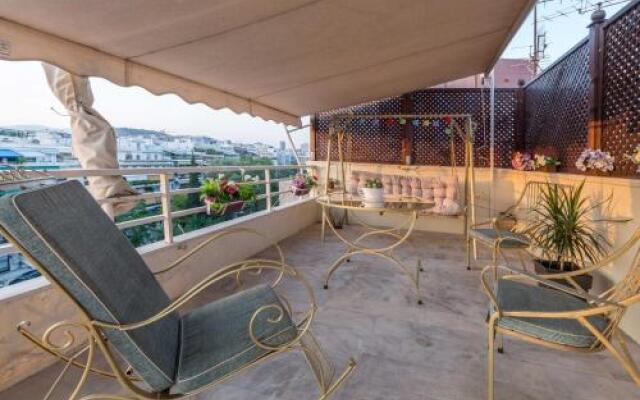 Top Floor Studio Near Metro