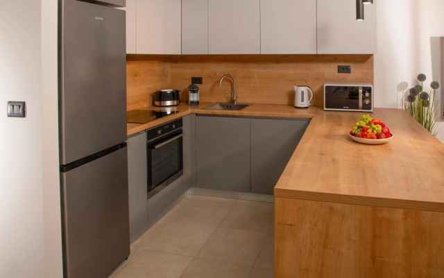 LUX 3 Bedroom Suite with FREE Private Parking