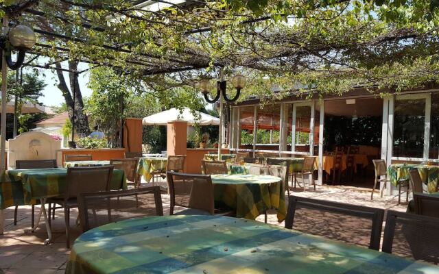 Hôtel Le Chêne Vert