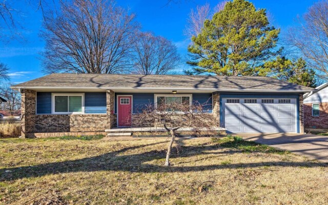 Chic Bentonville Home ~ 1 Mi From Downtown!