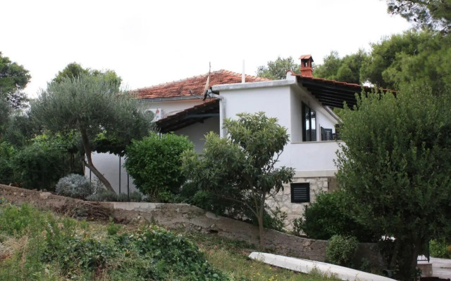 Apartments by the sea Splitska, Brac - 2865