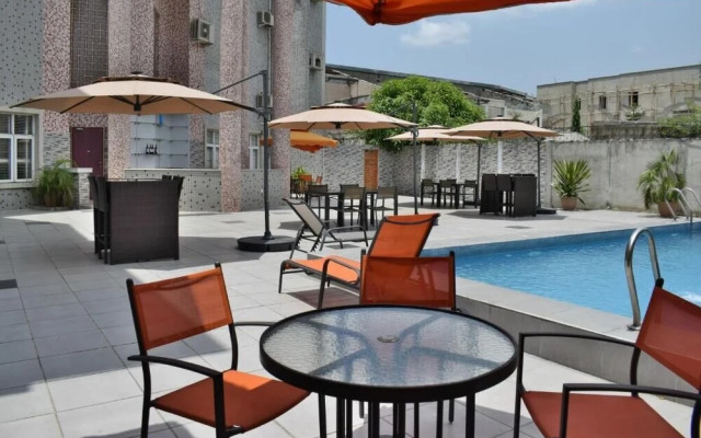 Silver Towers Hotel