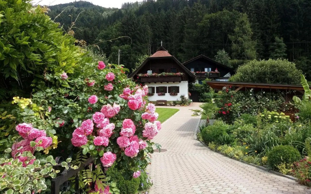 Blumenpension Strauss - Ferienwohnungen