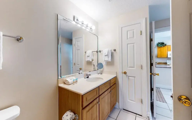 Twin Palms 702