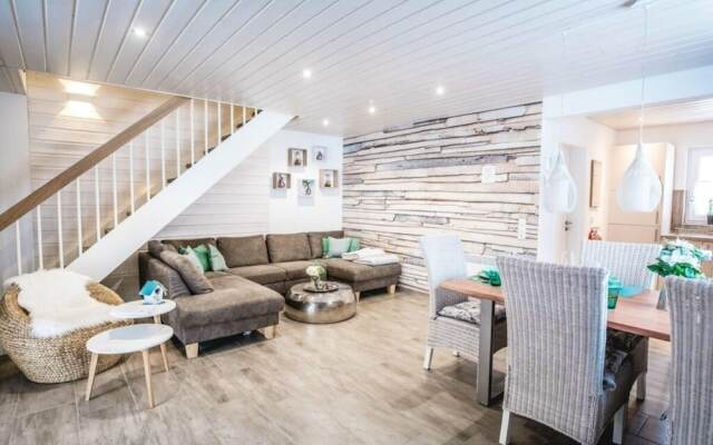 A gem of a Modern Retreat