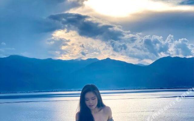 Yunzhiguo Yunduan Lakeview Holiday Hotel