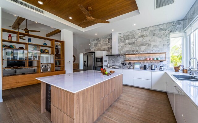 Luxury 7 Bedroom Pool Villa - WL67