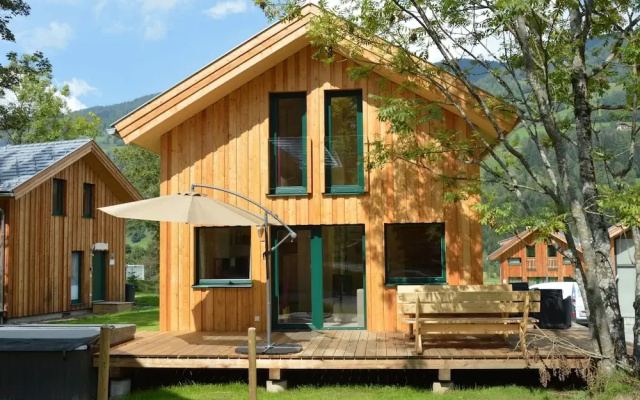 Lush Chalet With hot tub